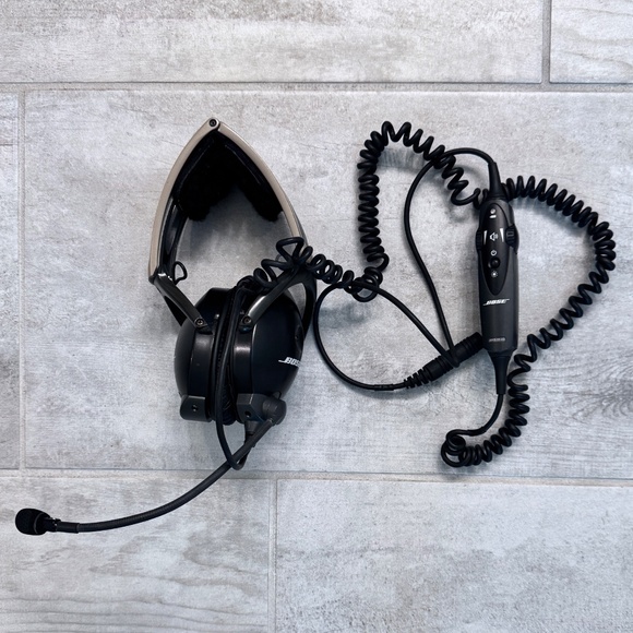 BOSE A20 AVIATION Headset (No Bluetooth) - Picture 3 of 5